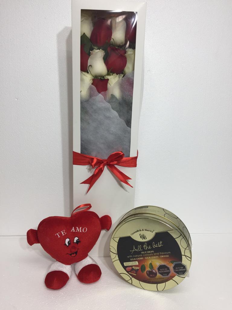 Caja con 12 Rosas ms Caramelos Mix de 200 Gramos y Peluche Corazn 19 cm